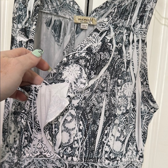 ONE WORLD Black and White Sleeveless V-Neck Sundress - Picture 4 of 8